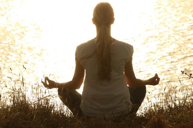 Meditace a mindfulness jako nástroje pro klid